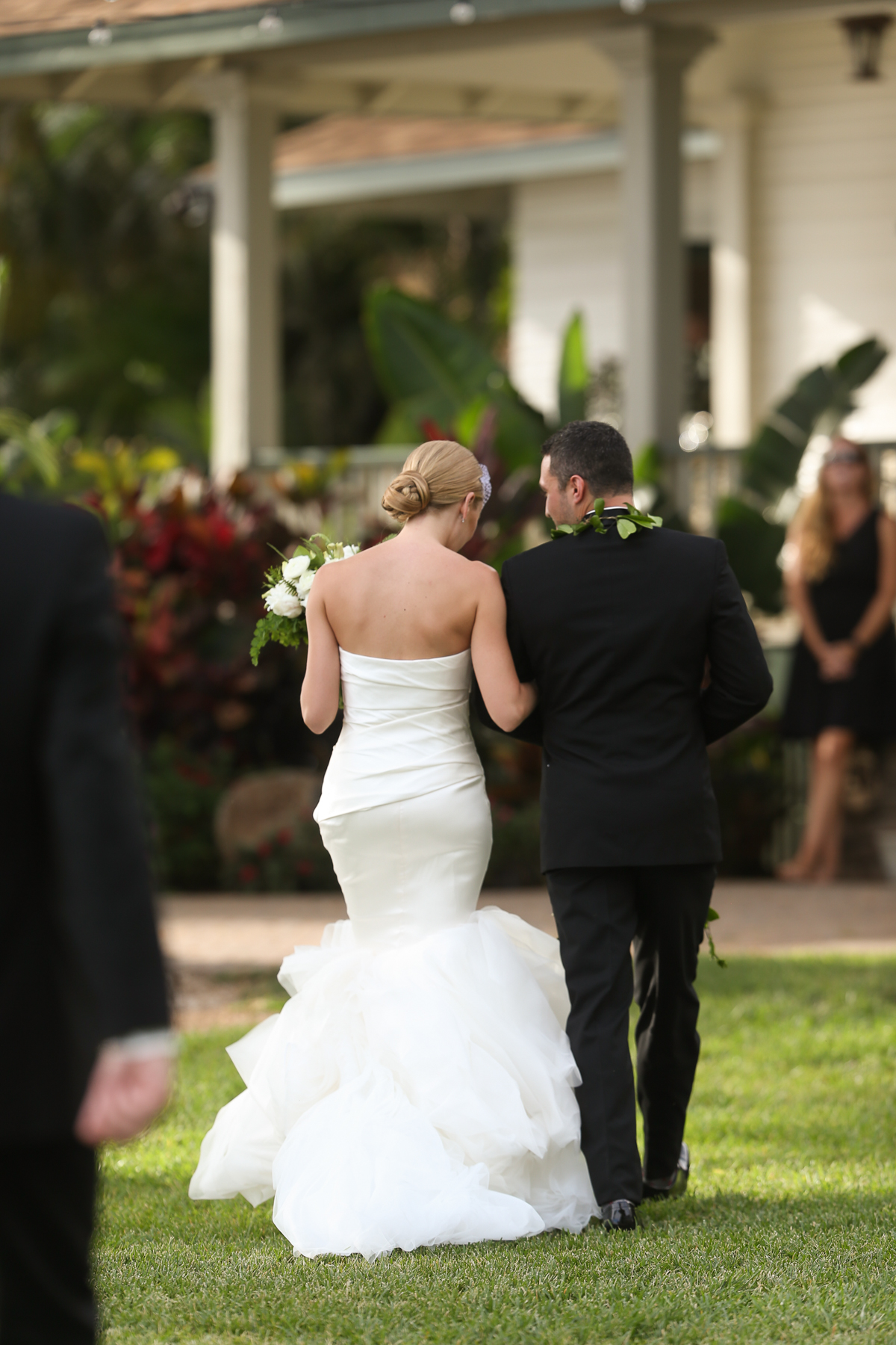 eatsleepwear, Kimberly Lapides, Kimberly Pesch, Wedding, Beach Wedding, Wedding Ceremony, Palm Trees, Alison Conklin, Maui, Hawaii, Olowalu Plantation House, Vera Wang