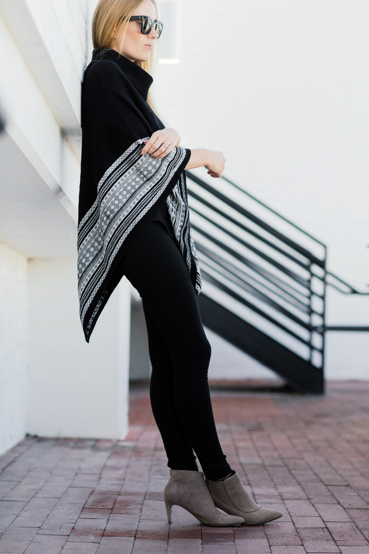 eatsleepwear, kimberly lapides, outfit, white house black market, whbm, holiday, poncho