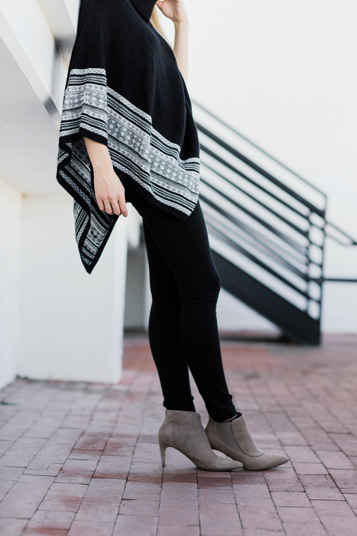 eatsleepwear, kimberly lapides, outfit, white house black market, whbm, holiday, poncho