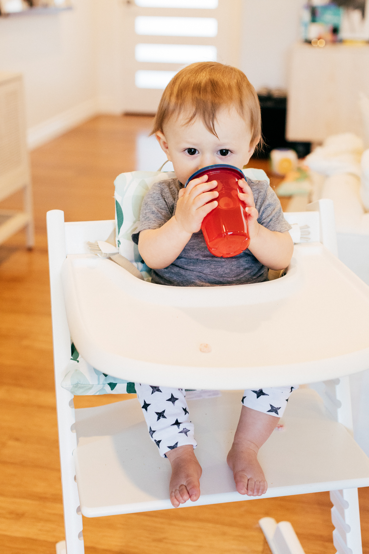 BABY FEEDING TIPS: BABY CEREAL, PUREE, AND BABY LED WEANING stokke high chair kimberly lapides eatsleepwear