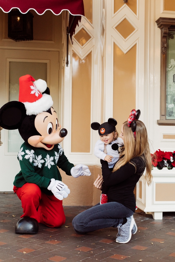 eatsleepwear kimberly lapides The holidays at Disneyland Resort holiday decor mickey mouse