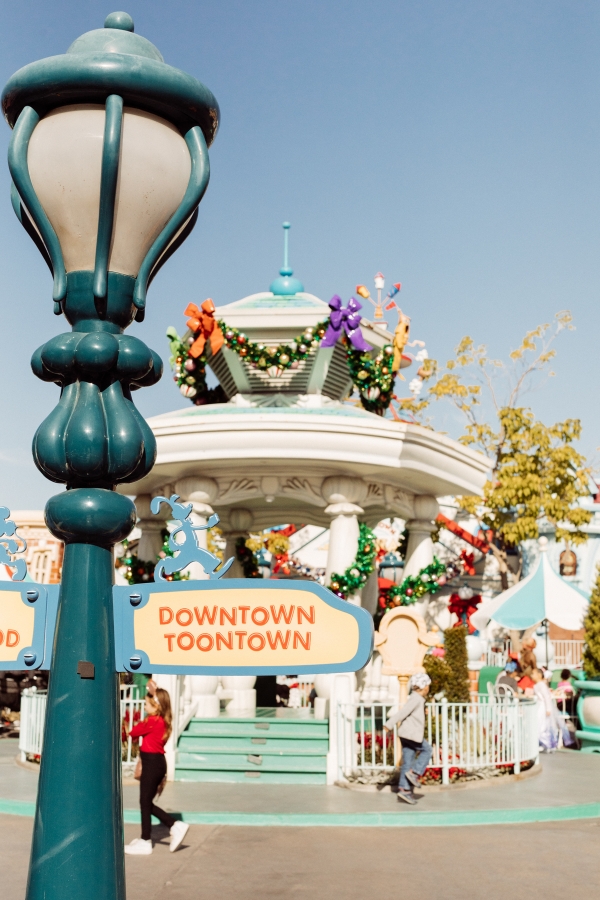 eatsleepwear kimberly lapides The holidays at Disneyland Resort holiday decor main street usa