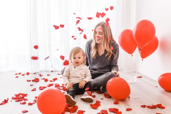 Toddler Valentine Photos with balloons and roses for Kimberly Lapides of eatsleepwear featuring Old Navy Kids, H&M kids and Vans