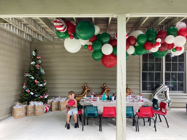 Kimberly Lapides eatsleepwear christmas themed birthday party for 4 year old